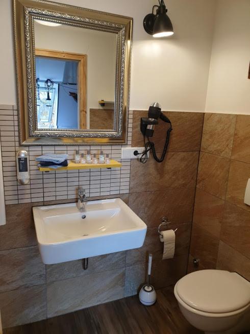 בילפלד Victory Guesthouse - Handwerker Pension מראה חיצוני תמונה